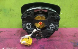 Подушка безопасности водителя для Skoda Rapid 2017 года на фотографиях