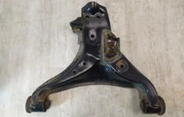 Передний нижний правый рычаг (4013A210) для Mitsubishi Pajero V90 5dr 2006-2011