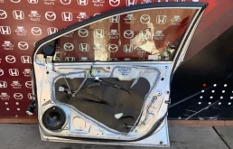 Дверь передняя правая для Honda Civic на фотографиях