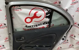 Дверь задняя правая для Nissan Almera 2004 года на фотографиях