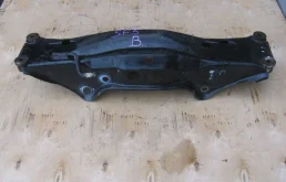 Задняя балка для Subaru Impreza 2000 года на фотографиях