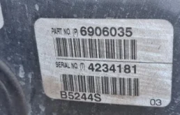 Двигатель без навесного для Volvo C30 2006 года на фотографиях