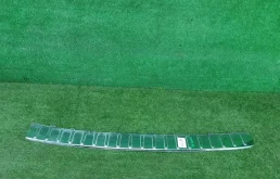 Накладка заднего бампера правая для Volkswagen Touareg 2007 года на фотографиях