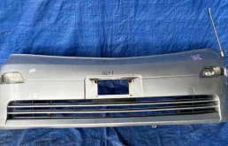 Бампер передний для Toyota Alphard 2003 года на фотографиях