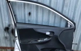 Дверь передняя левая для Toyota Corolla 2012 года на фотографиях