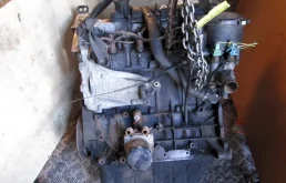 Двигатель без навесного для Peugeot 406 на фотографиях