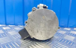 Насос охлаждающей жидкости ДВС(Помпа) для BMW X3 на фотографиях