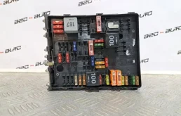 Блок предохранителей под капотом для Volkswagen Passat (B6, Typ 3C) 2005-2010