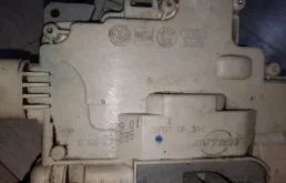 Замок задней левой двери для Audi Q5 2009 года на фотографиях