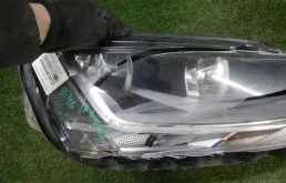 Фара правая для Volkswagen Jetta 2012 года на фотографиях