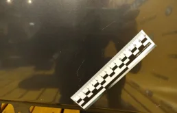 Капот для BMW 7er 2001 года на фотографиях