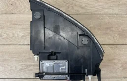 Фары для Volkswagen Touareg 2002 года на фотографиях