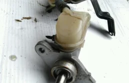 Главный тормозной цилиндр для Honda CR-V 2008 года на фотографиях