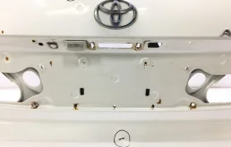 Дверь багажника для Toyota Alphard на фотографиях