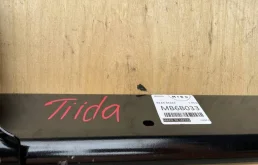 Задняя балка для Nissan Tiida 2005 года на фотографиях