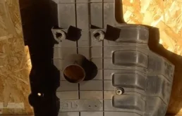 Пластиковая крышка двигателя для Nissan Navara на фотографиях