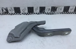 Петля капота левая для Hyundai Solaris 2021 года на фотографиях