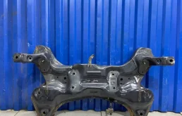 Подрамник двигателя для Hyundai Solaris 2011 года на фотографиях