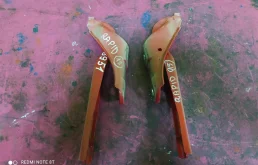 Петля капота левая для Skoda Rapid 2013 года на фотографиях