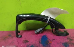 Ручка двери передняя левая внешняя для Audi Q7 2012 года на фотографиях