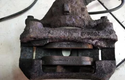 Тормозной цилиндр передний правый для Mercedes-Benz E class на фотографиях