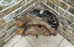 Кулак задний левый для Audi Q7 на фотографиях