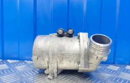 Насос охлаждающей жидкости ДВС(Помпа) для BMW X3 на фотографиях