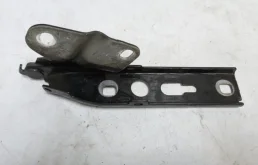 Петля капота левая для Audi Q3 на фотографиях