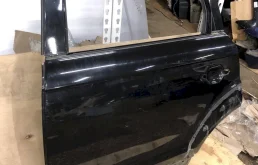 Двери для Audi Q7 2015 года на фотографиях