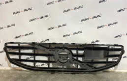 Решетка радиатора для Volvo S60 2015 года на фотографиях