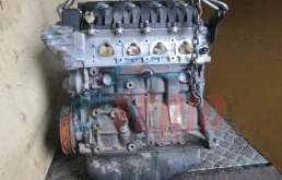 Двигатель без навесного для Renault Logan 2008 года на фотографиях