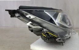 Фары для Toyota RAV4 2025 года на фотографиях