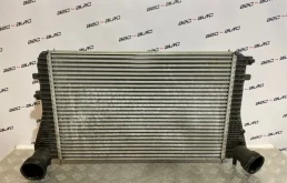 Интеркулер для Volkswagen Passat 2006 года на фотографиях