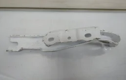 Крепление петли капота для Skoda Rapid на фотографиях