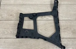 Кронштейн заднего бампера левый для Audi Q7 на фотографиях