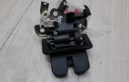 Замок багажника для Skoda Rapid 2014 года на фотографиях