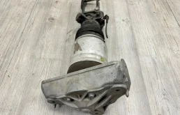 Пневмостойка передняя правая для Audi Q7 2008 года на фотографиях