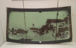 Стекло заднее для Renault Logan 2017 года на фотографиях