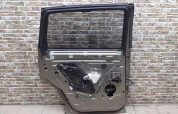 Дверь задняя левая для Audi Q7 2006 года на фотографиях