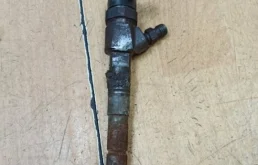 Форсунка топливная для Opel Insignia 2014 года на фотографиях