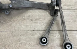 Кулак поворотный левый для Audi Q7 на фотографиях