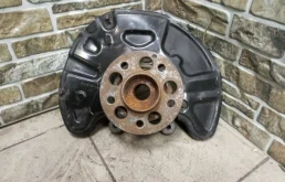 Кулак поворотный левый для Mercedes-Benz E class W212 2009-2015