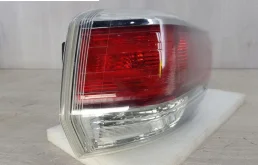 Фонарь внутренний правый для Toyota Highlander на фотографиях