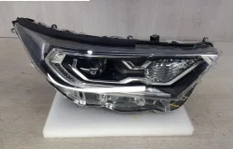 Фары для Toyota RAV4 2025 года на фотографиях