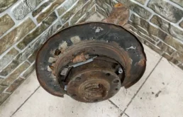 Кулак задний левый для Audi Q7 на фотографиях