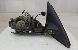 Стекла и зеркала для Audi Q3 2014 года на фотографиях