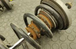 Пружина амортизатора задняя для BMW 5er 2012 года на фотографиях