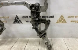 Подрамник двигателя для BMW 5er 2016 года на фотографиях