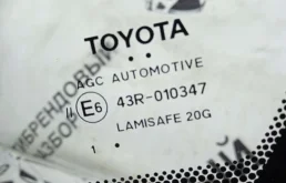 Лобовое (ветровое) стекло для Toyota RAV4 на фотографиях