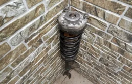 Амортизатор задний правый для BMW 5er 2011 года на фотографиях